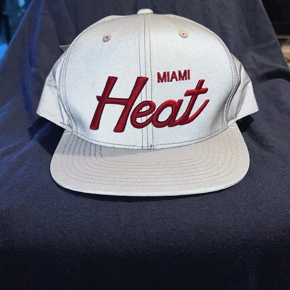 MITCHELL & NESS 3M REFLECTIVE MIAMI HEAT HAT - Picture 2 of 11